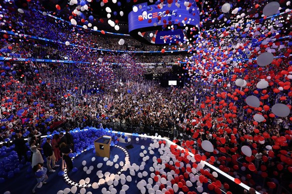 News: Democratic National Convention - Day 4 Aug 22, 2024 Chicago, IL, USA Balloons are released after Democratic presidential nominee U.S. Vice President Kamala Harris gave an acceptance speech durin ...