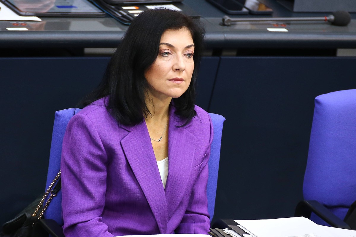 Berlin, Deutschland, 25.06.2025: Deutscher Bundestag: 13. Bundestagssitzung: Bundesministerin für Wirtschaft und Energie Katherina Reiche CDU antwortet in der Regierungsbefragung *** Berlin, Germany,  ...