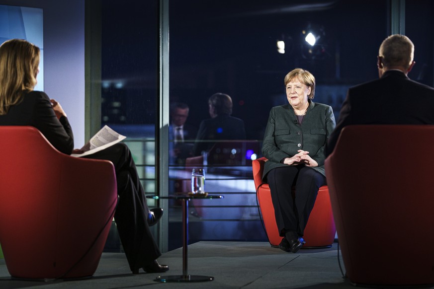 HANDOUT - 02.02.2021, Berlin: Bundeskanzlerin Angela Merkel (CDU) spricht in der ARD-Sendung