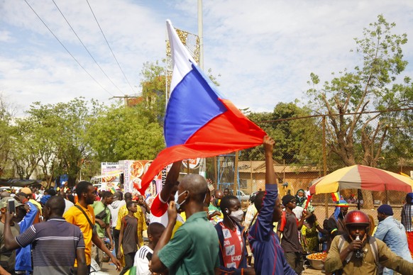Mali, Bamako: Manifestation contre les sanctions de la CEDEAO Communaut conomique des tats de l Afrique de l Ouest infligs au Mali. Des milliers de Malien marchent pour dfendre le gouvernement de tran ...