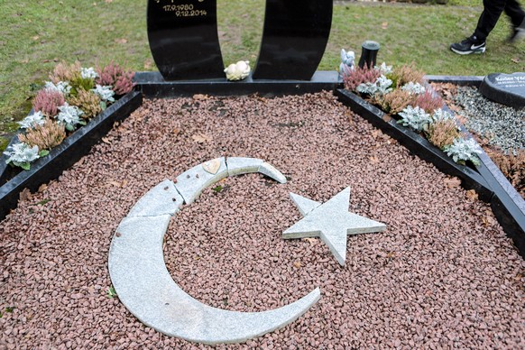 Türkisches Symbol auf einem Grab.
