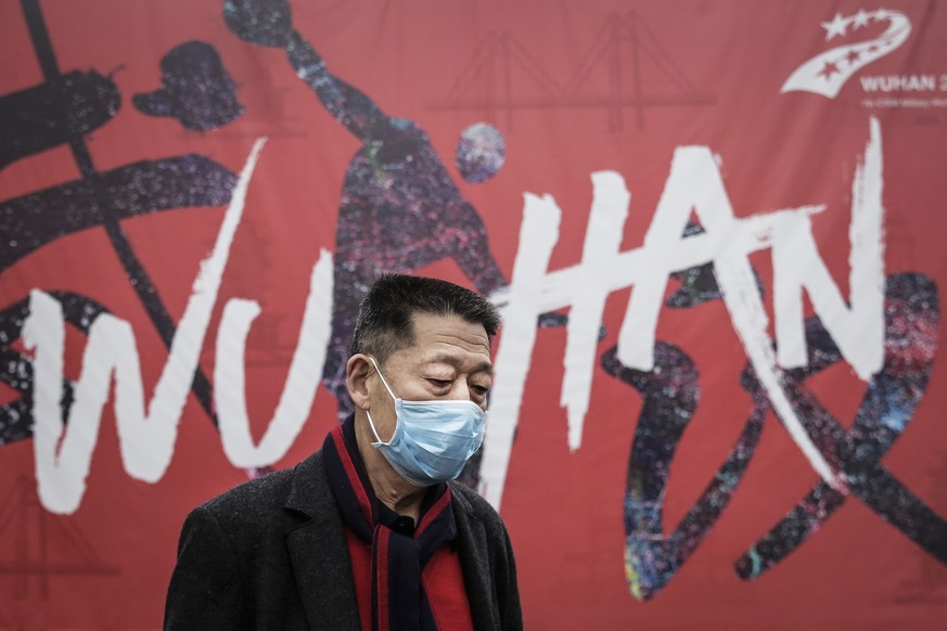 WUHAN, CHINA - JANUARY 22: (CHINA OUT) A man wears a mask while walking in the street on January 22, 2020 in Wuhan, Hubei province, China. A new infectious coronavirus known as &quot;2019-nCoV&quot; w ...