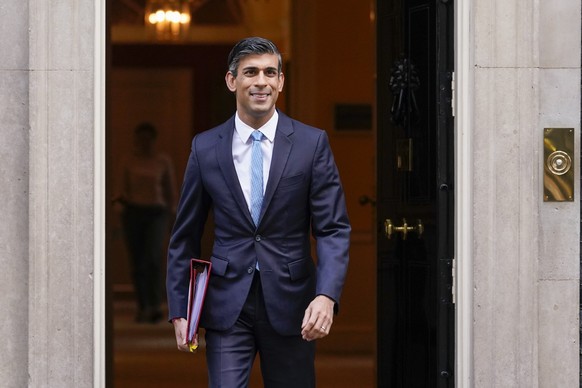 Britain&#039;s Prime Minister Rishi Sunak leaves 10 Downing Street, as he makes his way to Parliament to attend Prime Minister&#039;s Questions in London, Wednesday, Nov. 23, 2022.(AP Photo/Alberto Pe ...
