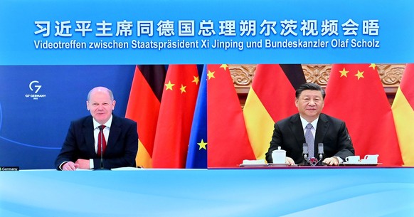 (220509) -- BEIJING, May 9, 2022 (Xinhua) -- Chinese President Xi Jinping meets via video link with German Chancellor Olaf Scholz in Beijing, capital of China, May 9, 2022. (Xinhua/Yue Yuewei)