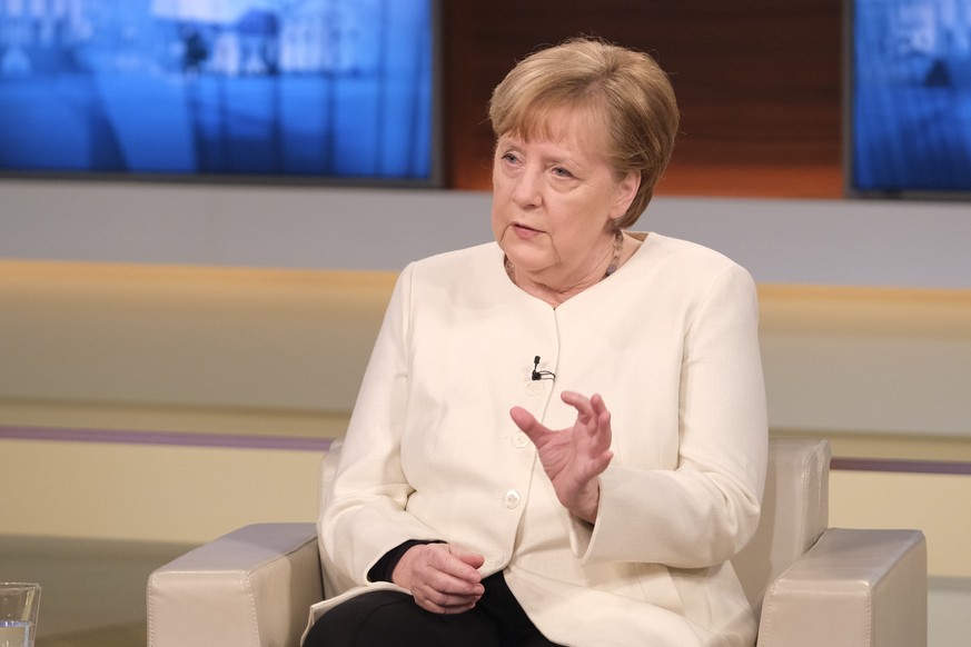 Angela Merkel im Studio der ARD-Talkshow "Anne Will". 