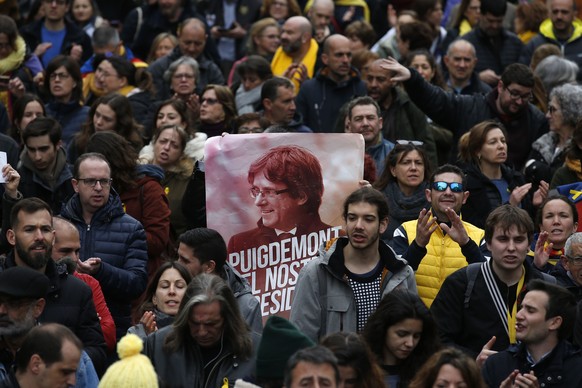 Pro independence demonstrators march during a protest in support of Catalonian politicians who have been jailed on charges of sedition in Barcelona, Spain, Sunday, March 25, 2018. Puigdemont was arres ...