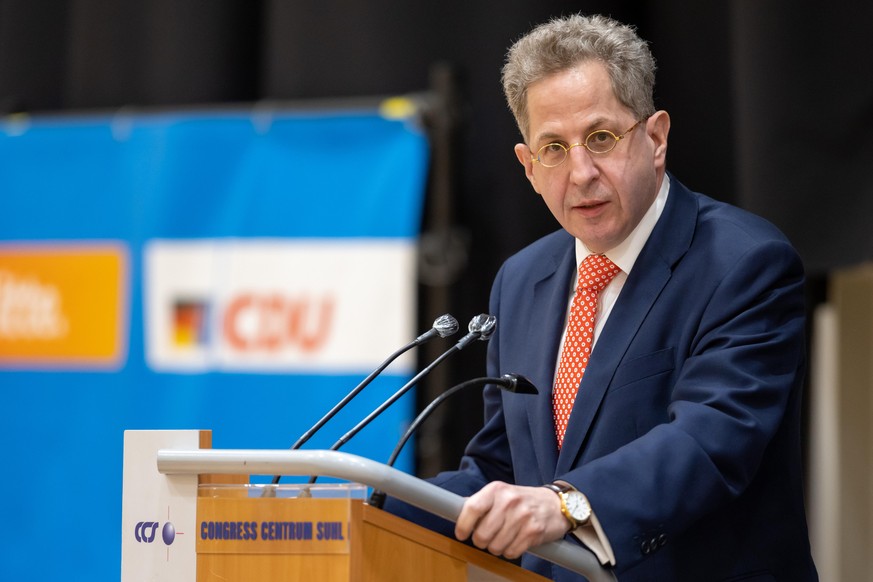 30.04.2021, Thüringen, Suhl: Hans-Georg Maaßen (CDU) spricht vor der Wahlkreisvertreterversammlung der CDU-Kreisverbände in Südthüringen. Bei der Versammlung entscheiden die Delegierten der vier Südth ...