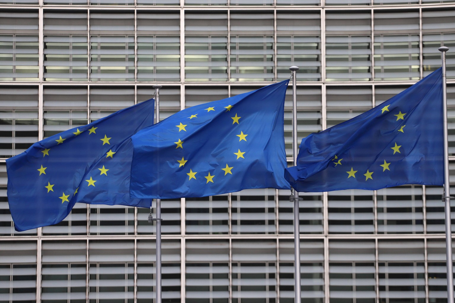 January 6, 2022, Brussels, Belgium: European Union flags flutter outside the EU Commission headquarters in Brussels, Belgium, January 6, 2022. Brussels Belgium - ZUMAm177 20220106_zip_m177_008 Copyrig ...