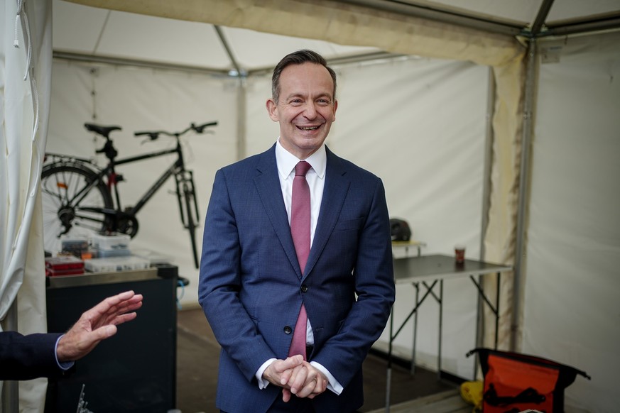 02.05.2023, Berlin: Volker Wissing (FDP), Bundesminister für Verkehr und Digitales, nimmt am Aktionstag Fahrrad im Bundesverkehrsministerium gemeinsam mit Allgemeinen Deutschen Fahrrad-Club e. V. (ADF ...