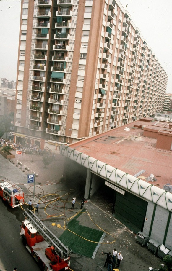 Vor der Explosion der Autobombe in Barcelona gaben die Terroristen der ETA drei Warnungen ab. Von einer Telefonzelle aus rief damals am 19. Juni vor 25 Jahren einer von ihnen bei der Polizei, bei einer Zeitung und beim Kaufhaus Hipercor an.