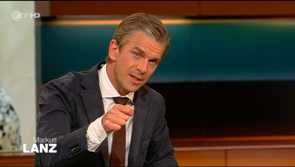 In Fragepose: Markus Lanz während einer Sendung.
