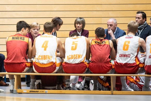 (181116) -- CHEMNITZ (GERMANY), Nov. 16, 2018 -- German Chancellor Angela Merkel (2nd L) talks with members of the basketball club Niners Chemnitz during her visit in Chemnitz, eastern Germany, on Nov ...