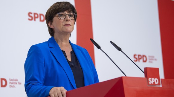 08.05.2022, Berlin: Saskia Esken, SPD-Bundesvorsitzende, spricht im Willy-Brandt-Haus nach den ersten Prognosen f