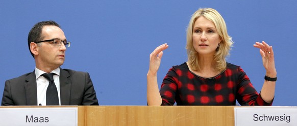 Bundesjustizminister Heiko Maas (SPD) und Bundesfamilienministerin Manuela Schwesig (SPD) geben am 11.12.2014 in Berlin eine Pressekonferenz zur gesetzlichen Frauenquote. Foto: Stephanie Pilick/dpa ++ ...