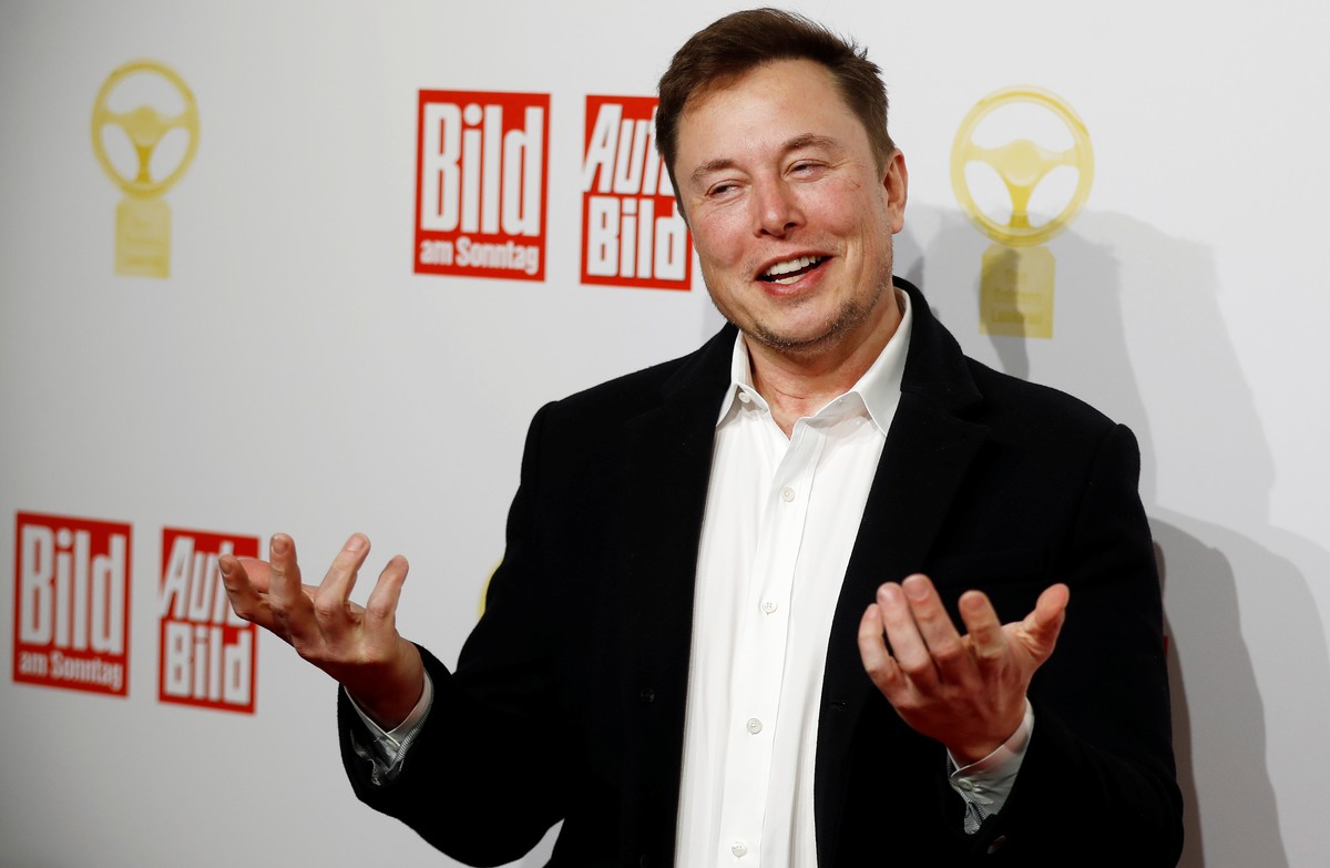 SpaceX owner and Tesla CEO Elon Musk arrives on the red carpet for the automobile awards "Das Goldene Lenkrad" (The golden steering wheel) given by a German newspaper in Berlin, Germany, Nov ...