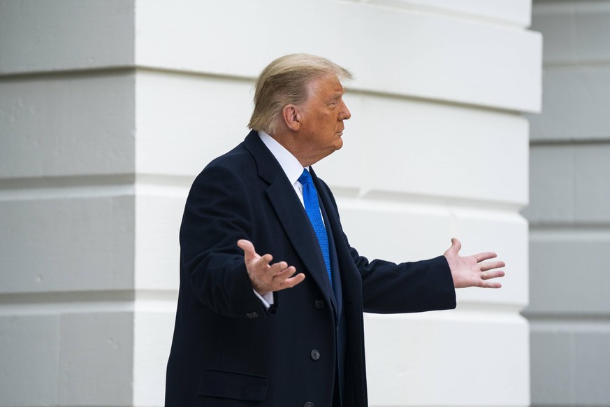 October 27, 2020, Washington, District of Columbia, USA: US President Donald J. Trump prepares to speak to the media as he departs the White House for his last week of re-election campaigning in Washi ...
