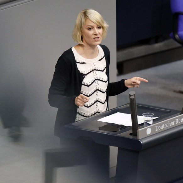 Nicole Gohlke in der 236. Sitzung des Deutschen Bundestages im Reichstagsgebäude. Berlin, 24.06.2021