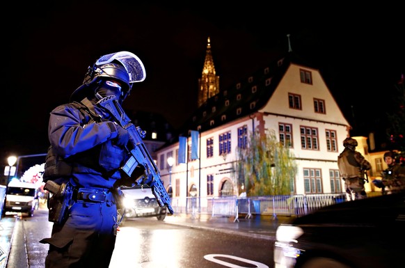 Polizisten sichern die Straßen in Straßburg ab.&nbsp;