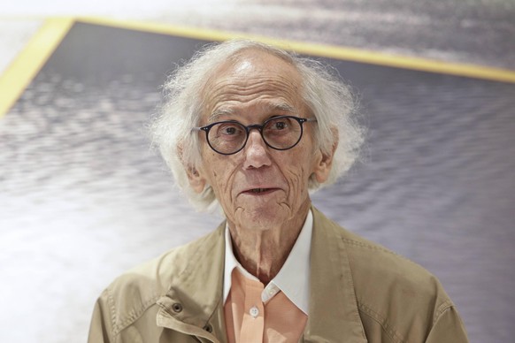 27.03.2019, Berlin, Deutschland - Foto: Verhuellungskuenstler Christo signiert seine Buecher Verhuellter Reichstag, The Floating Piers und Barrels and The Mastaba, im TASCHEN Store in Berlin. *** 27 0 ...