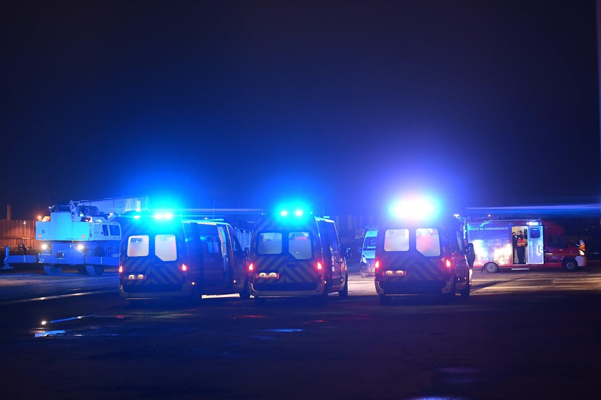 ©PHOTOPQR/VOIX DU NORD/Marc Demeure ; 24/11/2021 ; Naufrage Calais, le 24 /11/2021. Photo MARC DEMEURE / La Voix Du Nord. - Migrants Feared Dead After Boat Capsizes in English Channel The boat, which  ...