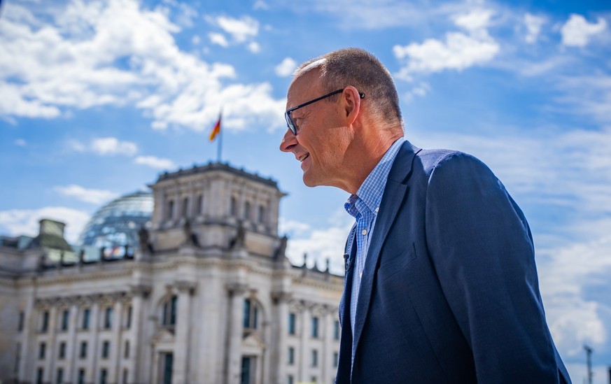 14.07.2024, Berlin: Friedrich Merz, CDU Bundesvorsitzender und CDU/CSU Fraktionsvorsitzender im Bundestag, kommt zum Sommerinterview der ARD am Bundestag. Foto: Michael Kappeler/dpa +++ dpa-Bildfunk + ...