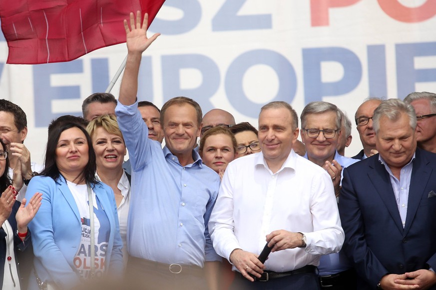 WARSZAWA 18.05.2019 MARSZ POLSKA W EUROPIE KOALICJI EUROPEJSKIEJ N Z. GRZEGORZ SCHETYNA DONALD TUSK FOT. ALEKSANDER MAJDANSKI / NEWSPIX.PL --- Newspix.pl March organized by the European Coalition with ...