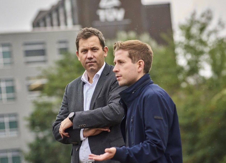 Kevin Kühnert Lars Klingbeil Deutschland, Berlin: Lars Klingbeil und Kevin Kühnert besuchen gemeinsam das Projekt Malzfabrik einem Kultur- und Kreativzentrum. Lars Klingbeil besucht den stellv. SPD-Pa ...