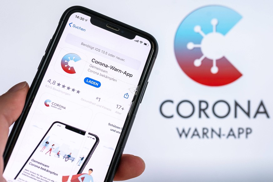 Ein iPhone mit der Corona-Warn-App. 
