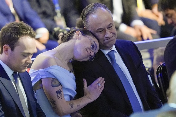 First Gentalman Doug Emhoff and daughter Ella during the Democratic National Convention Thursday, Aug. 22, 2024, in Chicago. (AP Photo/Charles Rex Arbogast)