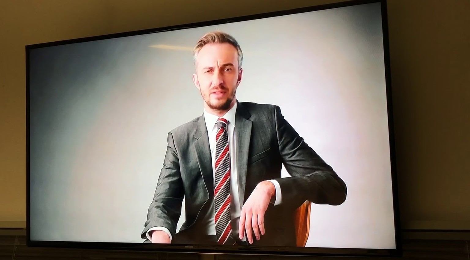 Jan Böhmermann in der TV-Show „Late Night Berlin”