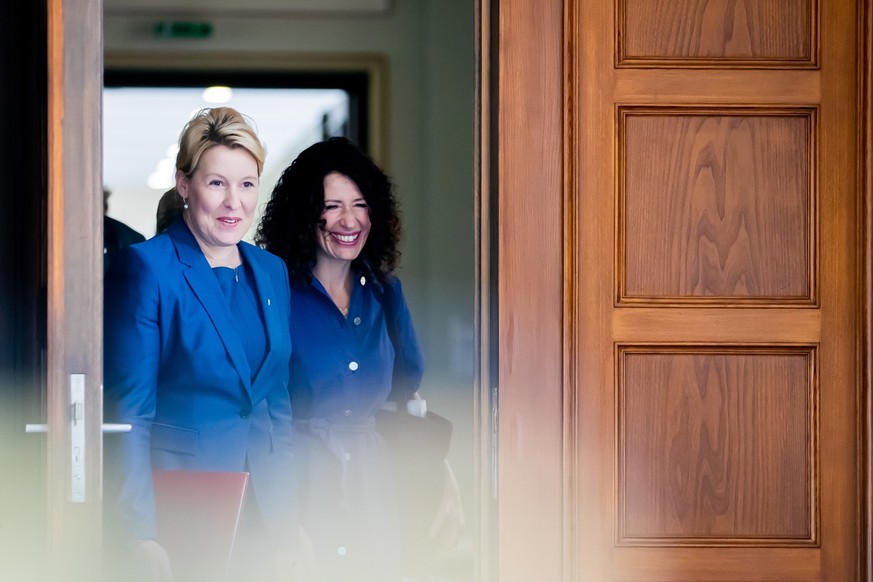 30.08.2022, Berlin: Franziska Giffey (SPD, l), Regierende Bürgermeisterin von Berlin, und Bettina Jarasch (Bündnis 90/Die Grünen), Berliner Senatorin für Umwelt, Verkehr, Klima- und Verbraucherschutz, ...