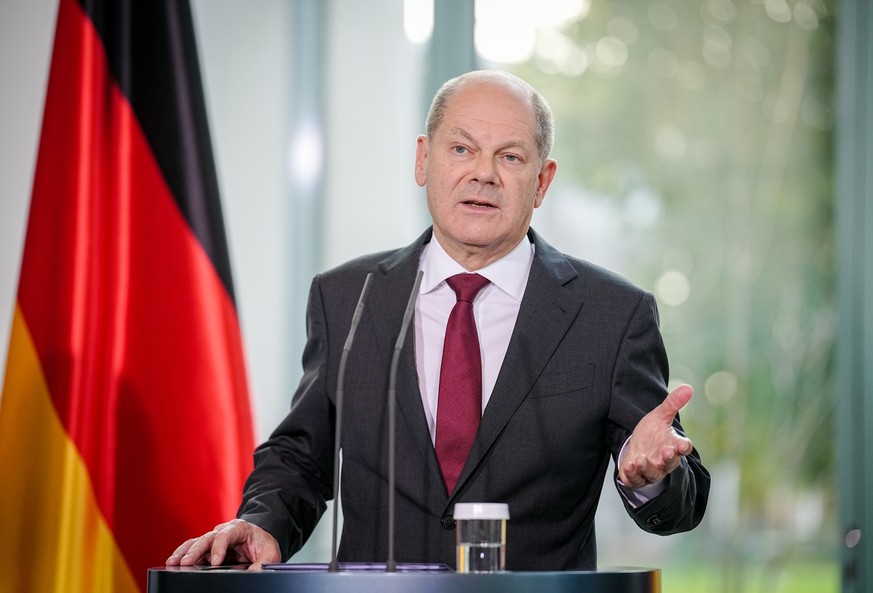 31.10.2022, Berlin: Bundeskanzler Olaf Scholz (SPD) gibt nach der dritten Sitzung der «Konzertierten Aktion» eine Pressekonferenz im Bundeskanzleramt. Ziel der Beratungen von Gewerkschaften, Unternehm ...