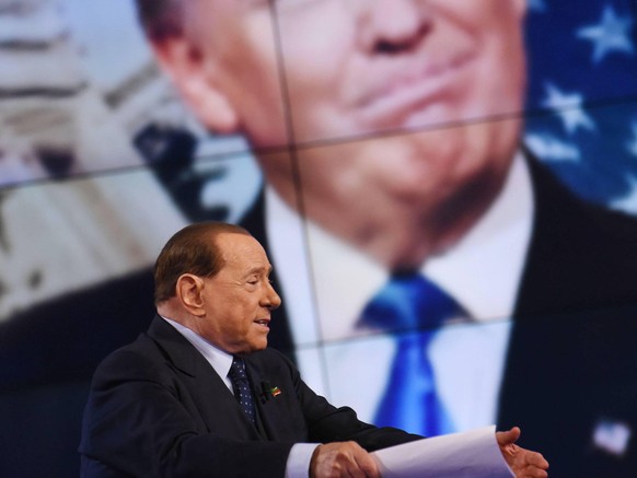 TV Show Porta a Porta in Rom / silvio berlusconi con alle spalle una foto di trump PUBLICATIONxNOTxINxITA 0
TV Show Porta a Porta in Rome Silvio Berlusconi Con all spalle Una Photo Tue Trump Publicat ...