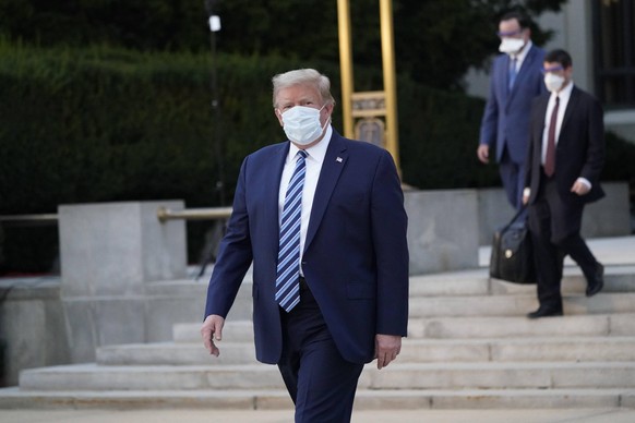 Ein vergleichsweise seltener Anblick: Donald Trump mit Maske.