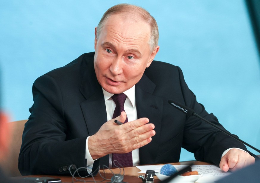 RUSSIA, ST PETERSBURG - JUNE 5, 2024: Russia s President Vladimir Putin meets the editors-in-chief the world s leading foreign media groups on the sidelines of the 2024 St Petersburg International Eco ...