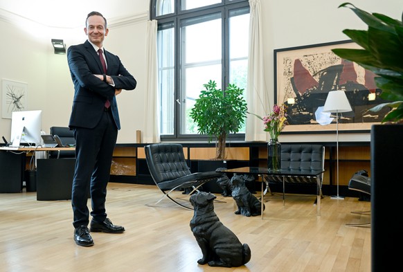 Bundesverkehrsminister Volker Wissing (FDP) in seinem Büro.