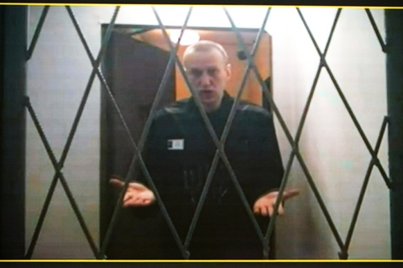 SCREENSHOT - 11.01.2024, Russland, Moskau: Alexej Nawalny, Oppositionspolitiker aus Russland, ist per Videolink aus der arktischen Strafkolonie, in der er eine 19-jährige Haftstrafe verbüßt, zu sehen, ...