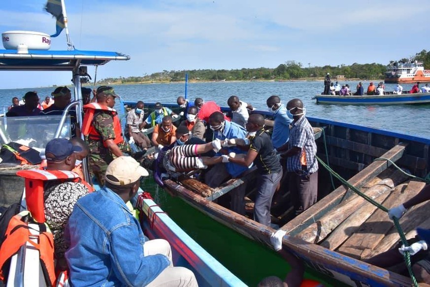 (180922) -- DAR ES SALAAM, Sept. 22, 2018 () -- Photo taken on Sept. 21 shows the scene of rescue. According to sources, Tanzania s Lake Victoria passenger ferry, with a capacity of 101 passengers and ...