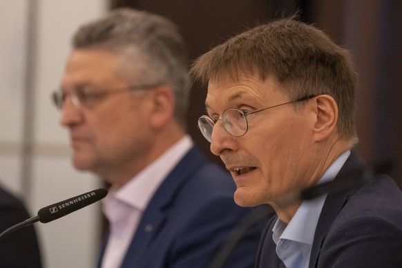 Karl Lauterbach (r.) und RKI-Chef Lothar Wieler bei einer Corona-Pressekonferenz.