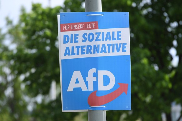 Wahlplakate - Landtagswahl 2022 NRW am 10.05.2022 in Herne Ein Wahlplakat der AfD Alternative für Deutschland mit der Aufschrift: Für unsere Leute - Die soziale Alternative Die Wahl zum 18. Landtag de ...