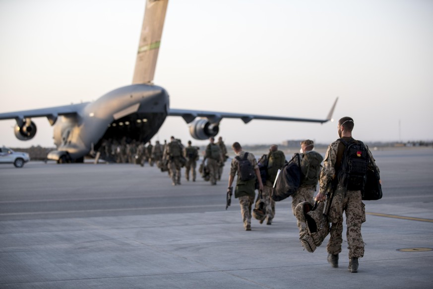 HANDOUT - 29.06.2021, Afghanistan, Masar-i-Scharif: Das Handout der Bundeswehr zeigt den letzten A400M, der vom Feldlager in Masar-i-Scharif Richtung Deutschland fliegt. Damit endete der Afghanistan-E ...