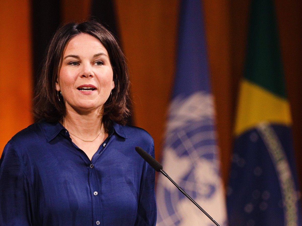 Petersberg Climate Dialogue Convenes In Berlin German Foreign Minister Annalena Baerbock speaks to the media on the second day of the Petersberg Climate Dialogue on May 3, 2023 in Berlin, Germany. Ber ...