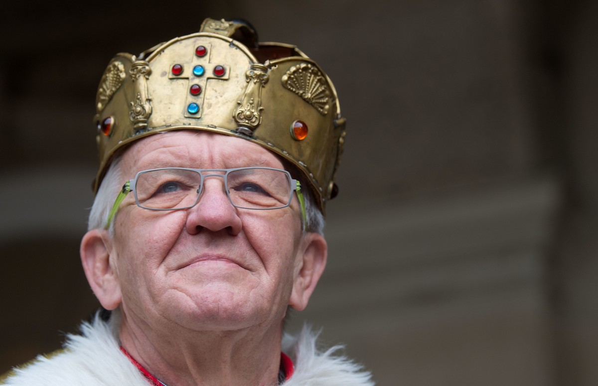 Als König im Fasching, aber auch sonst ziemlich monarchisch: Winfried Kretschmann, Deutschlands erster grüner Ministerpräsident.