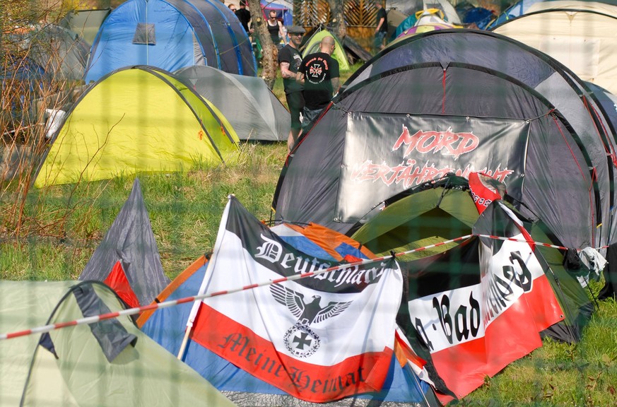 Rechte Erlebniswelt mit Campingplatz auf dem &quot;Schild und Schwert&quot;-Festival in Ostritz.