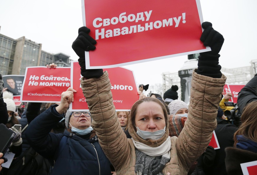 Viele Menschen sind für die Freilassung des russichen Oppositionellen Alexej Nawalny.