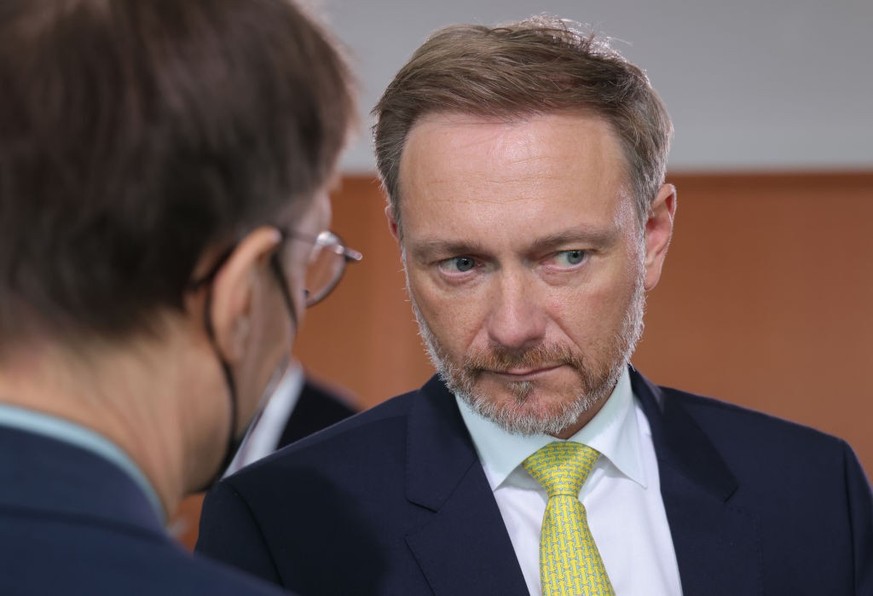 BERLIN, GERMANY - JUNE 15: German Finance Minister Christian Lindner speaks with Health Minister Karl Lauterbach (L) prior to the weekly federal government cabinet meeting on June 15, 2022 in Berlin,  ...