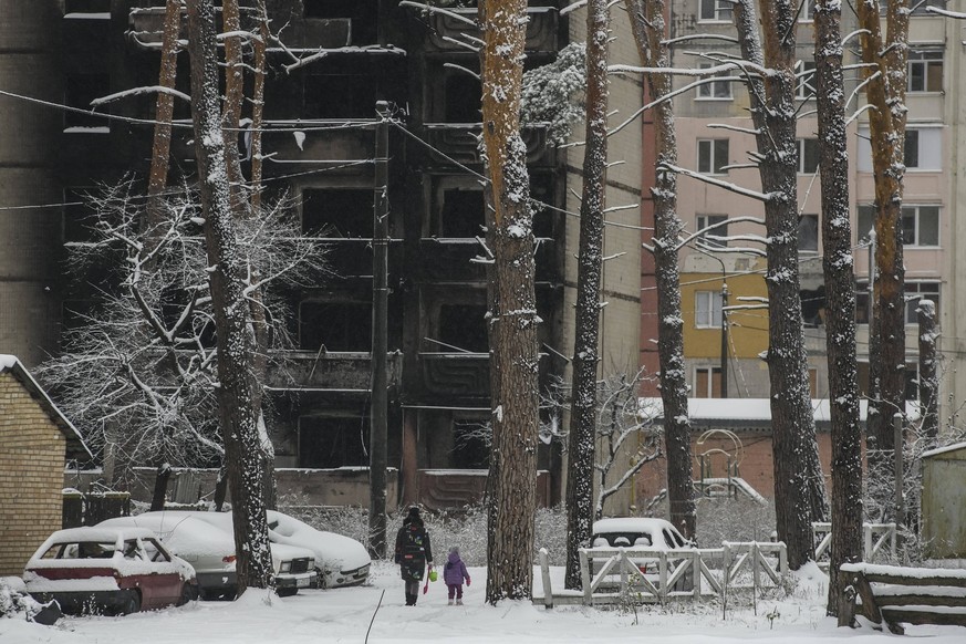 Daily Life In Ukraine Snowy view to the Apartment buildings destroyed during Russia s invasion of Ukraine in Irpin town near Kyiv, Ukraine, November 19, 2022 Hostomel Ukraine PUBLICATIONxNOTxINxFRA Co ...