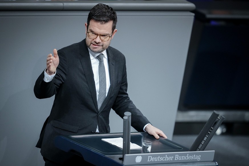 14.12.2022, Berlin: Marco Buschmann (FDP), Bundesminister der Justiz, spricht im Bundestag in der aktuellen Stunde zur Bedrohung durch Netzwerke von Reichsbürgern und Rechtsextremisten. Foto: Kay Niet ...