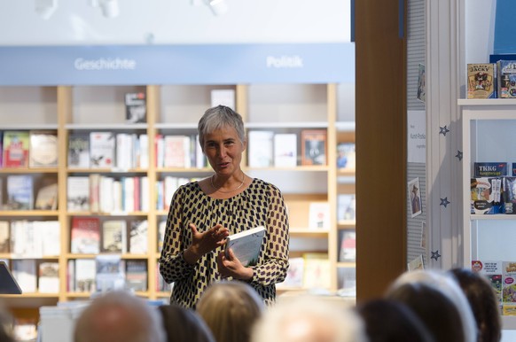 Familienlesung mit Andrea Paluch Andrea Paluch, deutsche Literaturwissenschaftlerin, Schriftstellerin und �bersetzerin, stellt am 12.05.2019 in Flensburg, ihr neues Kinderbuch Ruf der W�lfe vor. Sie h ...