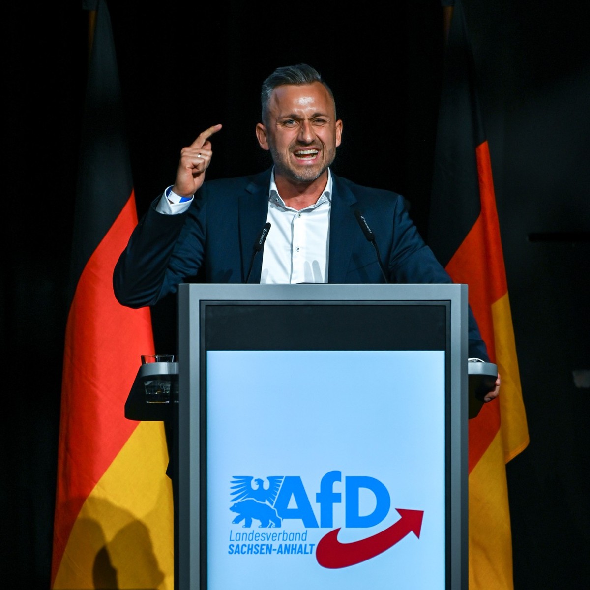 23.05.2025, Sachsen-Anhalt, Magdeburg: Ulrich Siegmund, der Spitzenkandidat der AfD in Sachsen-Anhalt, spricht auf dem Landesparteitag. Es werden die Kandidaten für die Landtagswahl 2026 aufgestellt. ...